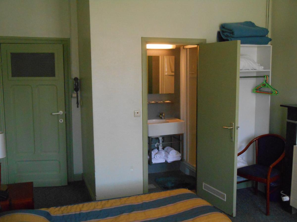 Hotel Old Tom อีปส์ ภายนอก รูปภาพ